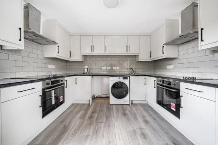1 bedroom Detached house to let in Albany Road, Windsor, SL4