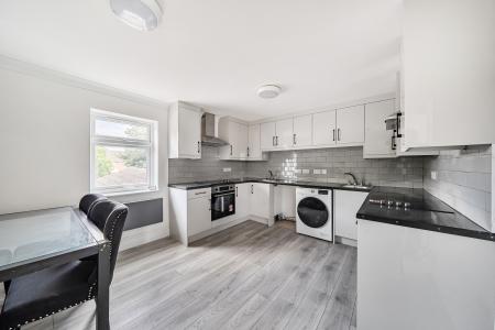 1 bedroom Detached house to let in Albany Road, Windsor, SL4