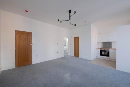 1 bedroom Flat to let in Queen Street, Maidenhead, SL6