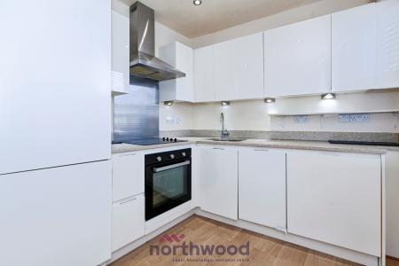 2 bedroom Flat to let in Oxford Road, Windsor, SL4