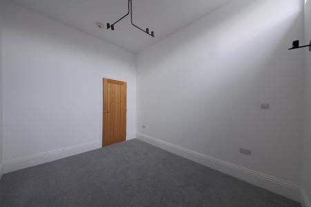 1 bedroom Flat to let in Queen Street, Maidenhead, SL6