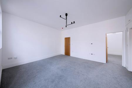 1 bedroom Flat to let in Queen Street, Maidenhead, SL6