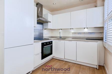2 bedroom Flat to let in Oxford Road, Windsor, SL4