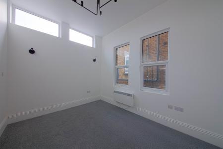 1 bedroom Flat to let in Queen Street, Maidenhead, SL6