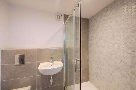 1 bedroom Flat to let in Queen Street, Maidenhead, SL6