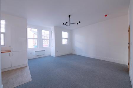 1 bedroom Flat to let in Queen Street, Maidenhead, SL6