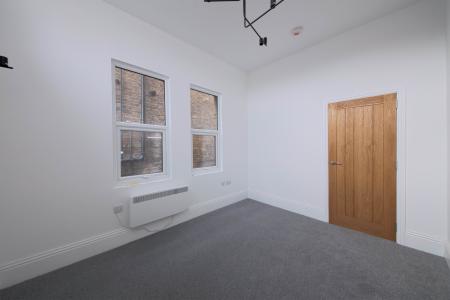 1 bedroom Flat to let in Queen Street, Maidenhead, SL6