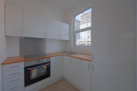 1 bedroom Flat to let in Queen Street, Maidenhead, SL6