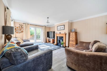 4 bedroom Semi-detached house for sale in Swan Cottage Harcourt Road, Maidenhead, SL6