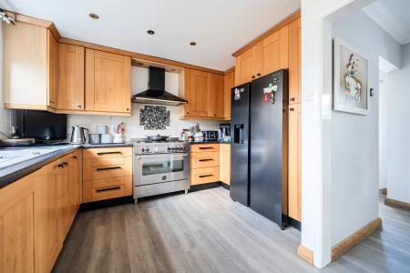 4 bedroom Semi-detached house for sale in Swan Cottage Harcourt Road, Maidenhead, SL6