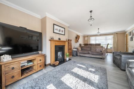 4 bedroom Semi-detached house for sale in Swan Cottage Harcourt Road, Maidenhead, SL6