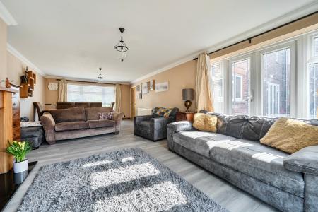4 bedroom Semi-detached house for sale in Swan Cottage Harcourt Road, Maidenhead, SL6
