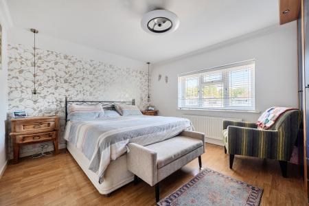 4 bedroom Semi-detached house for sale in Swan Cottage Harcourt Road, Maidenhead, SL6