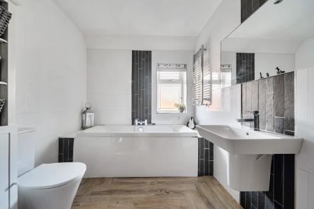 4 bedroom Semi-detached house for sale in Swan Cottage Harcourt Road, Maidenhead, SL6