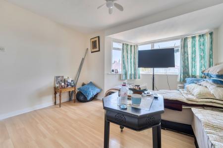 1 bedroom Flat to let in Maidenhall Road, Slough, SL1