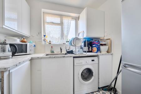 1 bedroom Flat to let in Maidenhall Road, Slough, SL1
