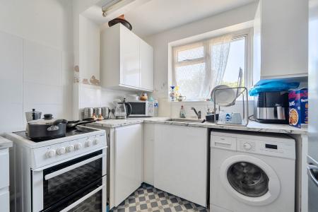 1 bedroom Flat to let in Maidenhall Road, Slough, SL1