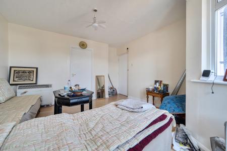 1 bedroom Flat to let in Maidenhall Road, Slough, SL1