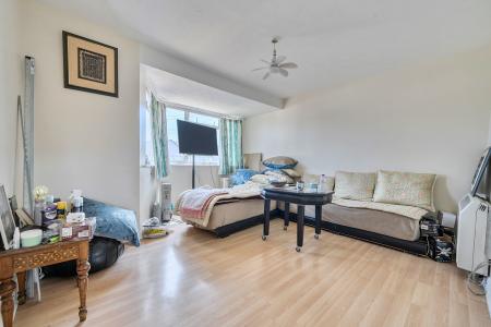 1 bedroom Flat to let in Maidenhall Road, Slough, SL1
