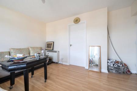 1 bedroom Flat to let in Maidenhall Road, Slough, SL1