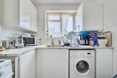 1 bedroom Flat to let in Maidenhall Road, Slough, SL1