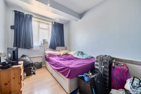 1 bedroom Flat to let in Maidenhall Road, Slough, SL1