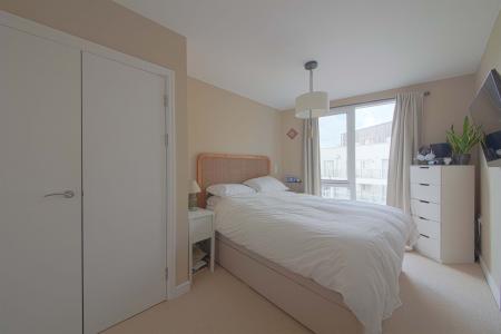 3 bedroom Flat to let in Kidwells Close, Maidenhead, SL6