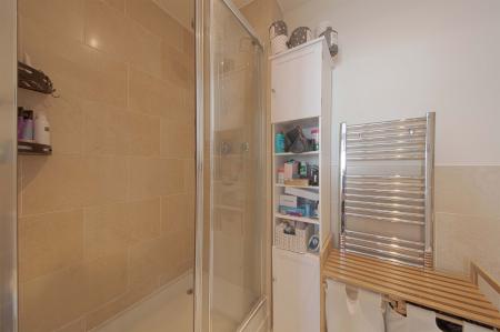 3 bedroom Flat to let in Kidwells Close, Maidenhead, SL6