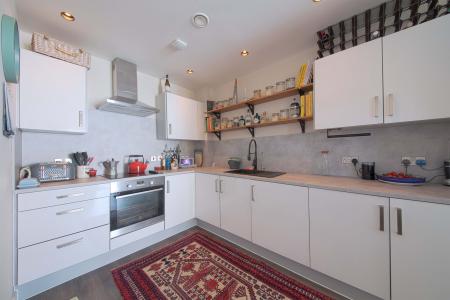 3 bedroom Flat to let in Kidwells Close, Maidenhead, SL6