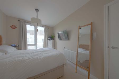 3 bedroom Flat to let in Kidwells Close, Maidenhead, SL6