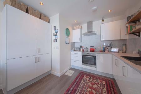 3 bedroom Flat to let in Kidwells Close, Maidenhead, SL6