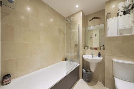 3 bedroom Flat to let in Kidwells Close, Maidenhead, SL6