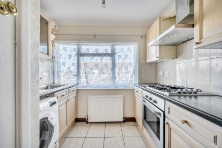 1 bedroom Maisonette to let in Tamar Way, Langley, Slough, SL3