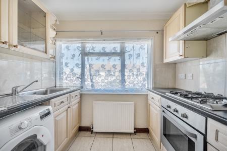 1 bedroom Maisonette to let in Tamar Way, Langley, Slough, SL3