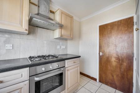 1 bedroom Maisonette to let in Tamar Way, Langley, Slough, SL3