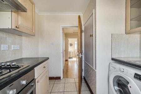 1 bedroom Maisonette to let in Tamar Way, Langley, Slough, SL3
