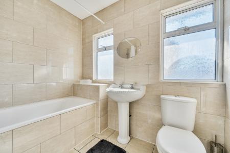 1 bedroom Maisonette to let in Tamar Way, Langley, Slough, SL3