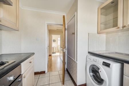 1 bedroom Maisonette to let in Tamar Way, Langley, Slough, SL3