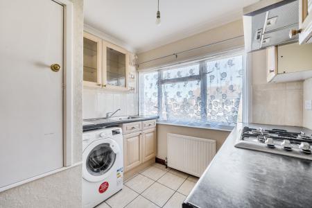 1 bedroom Maisonette to let in Tamar Way, Langley, Slough, SL3
