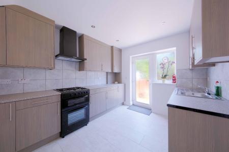 3 bedroom Terraced House to let in Fairacre, Maidenhead, SL6