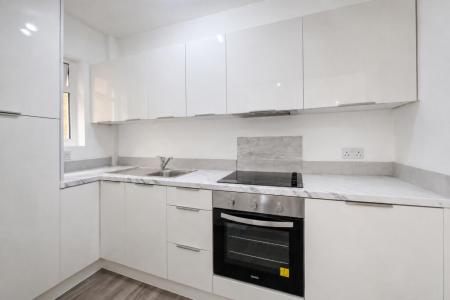 2 bedroom Flat to let in Laburnham Road, Maidenhead, SL6