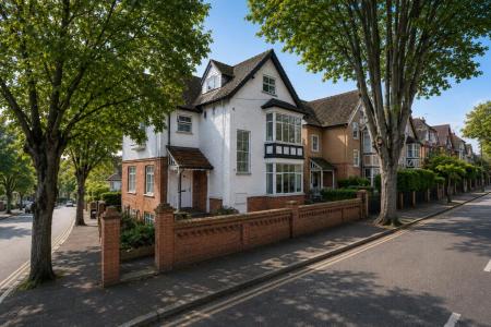 2 bedroom Flat to let in Laburnham Road, Maidenhead, SL6