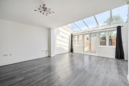 4 bedroom Terraced House to let in Bantry Road, Slough, SL1
