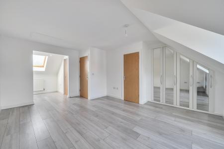 4 bedroom Terraced House to let in Bantry Road, Slough, SL1