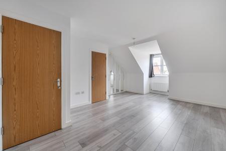 4 bedroom Terraced House to let in Bantry Road, Slough, SL1