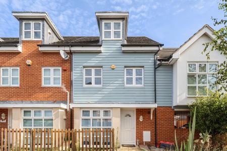4 bedroom Terraced House to let in Bantry Road, Slough, SL1