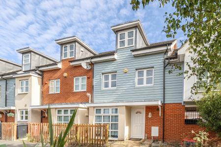 4 bedroom Terraced House to let in Bantry Road, Slough, SL1