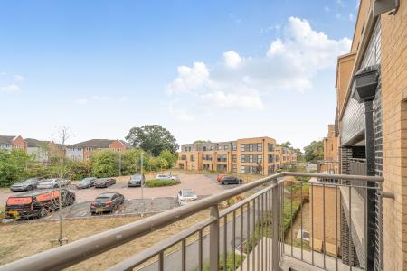 2 bedroom Flat for sale in Cornwall Gardens, Burnham, SL6