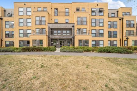 2 bedroom Flat for sale in Cornwall Gardens, Burnham, SL6