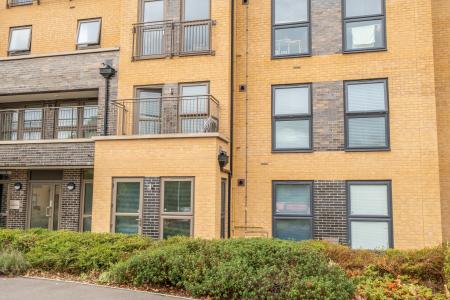 2 bedroom Flat for sale in Cornwall Gardens, Burnham, SL6